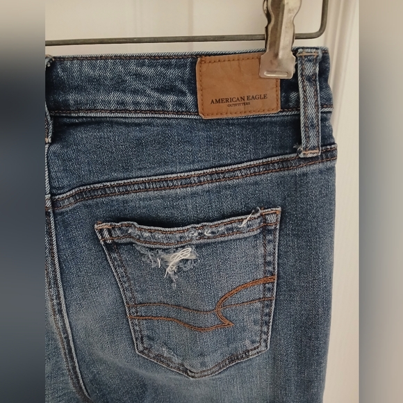 American Eagle Hi-Rise Slim Size 2 Distressed Jeans - Picture 6 of 6